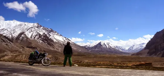 Lukas and his motorbike in the Himalayas