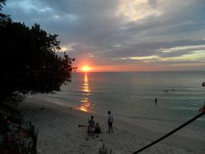 Sunrise at Koh Samed, Thailand Sunrise at Koh Samet, Thailand